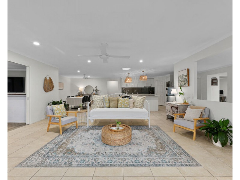 18 Alexandra Close, Flinders View QLD 4305
