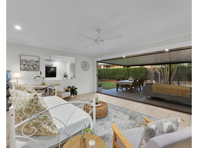 18 Alexandra Close, Flinders View QLD 4305