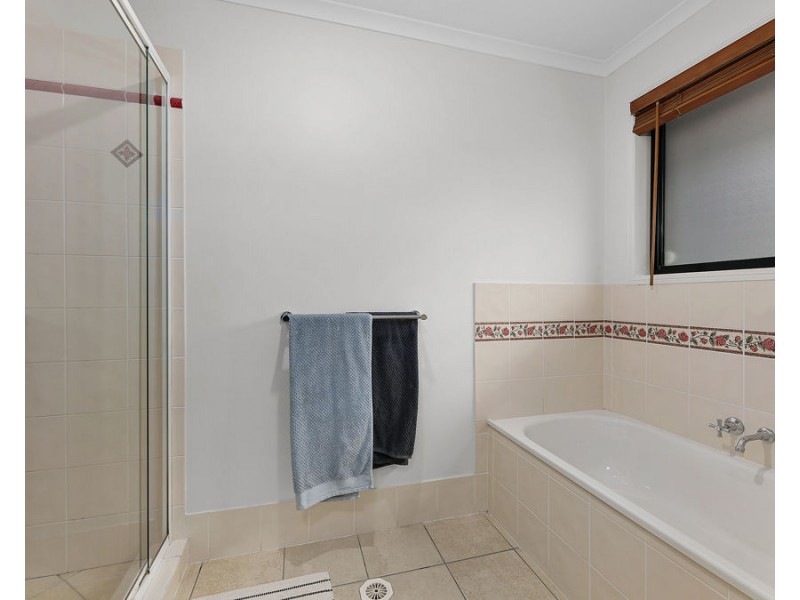 18 Alexandra Close, Flinders View QLD 4305