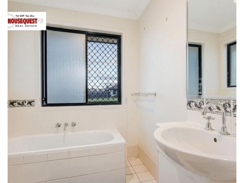1 Angela Place, Yamanto QLD 4305