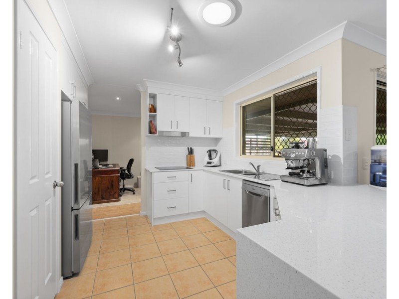 8 Crosby Crescent, Raceview QLD 4305