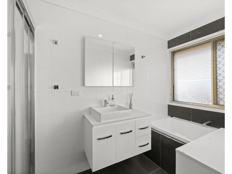 8 Crosby Crescent, Raceview QLD 4305