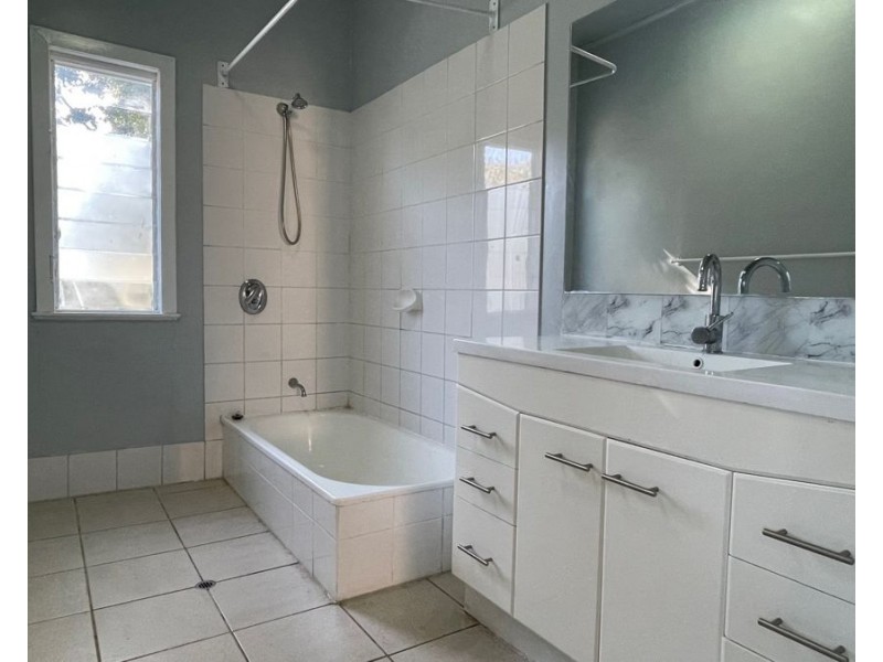 18 Spring Street, East Ipswich QLD 4305