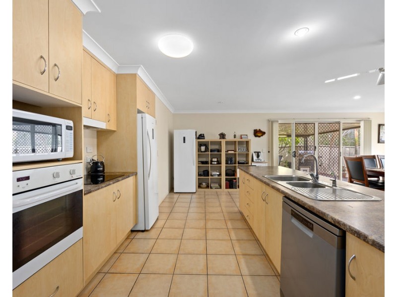 128 Kensington Drive, Flinders View QLD 4305