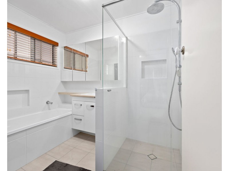 310 South Station Road, Raceview QLD 4305