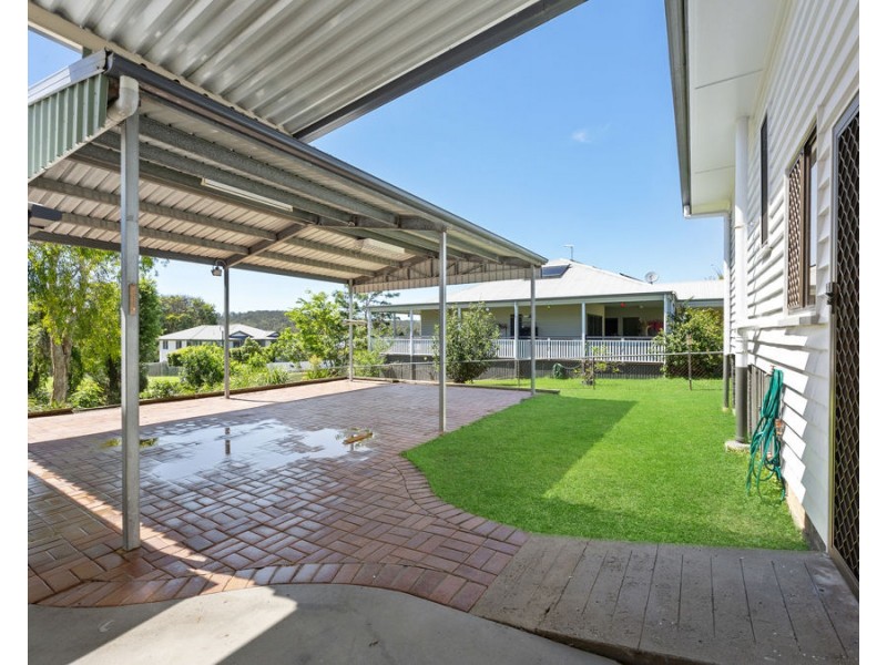 10 Church Street, Silkstone QLD 4304
