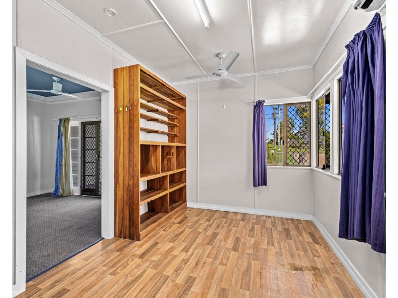 10 Church Street, Silkstone QLD 4304