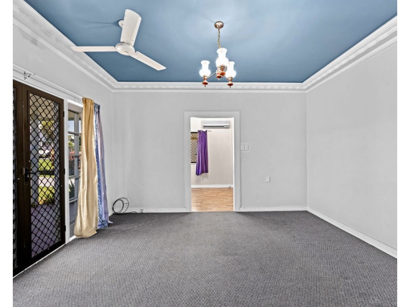10 Church Street, Silkstone QLD 4304
