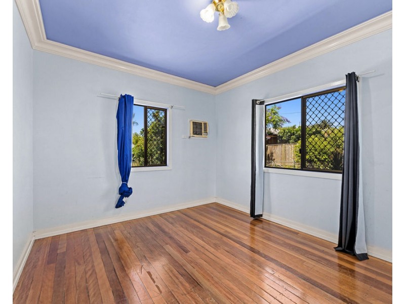 10 Church Street, Silkstone QLD 4304