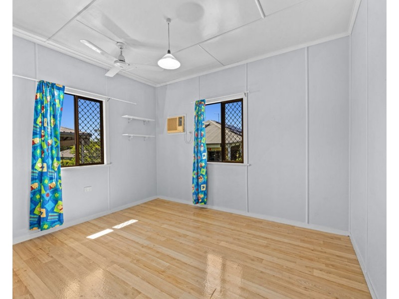 10 Church Street, Silkstone QLD 4304
