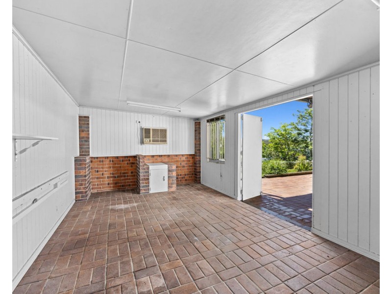 10 Church Street, Silkstone QLD 4304