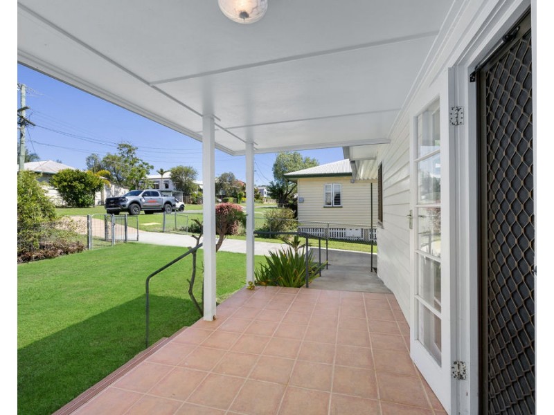 10 Church Street, Silkstone QLD 4304