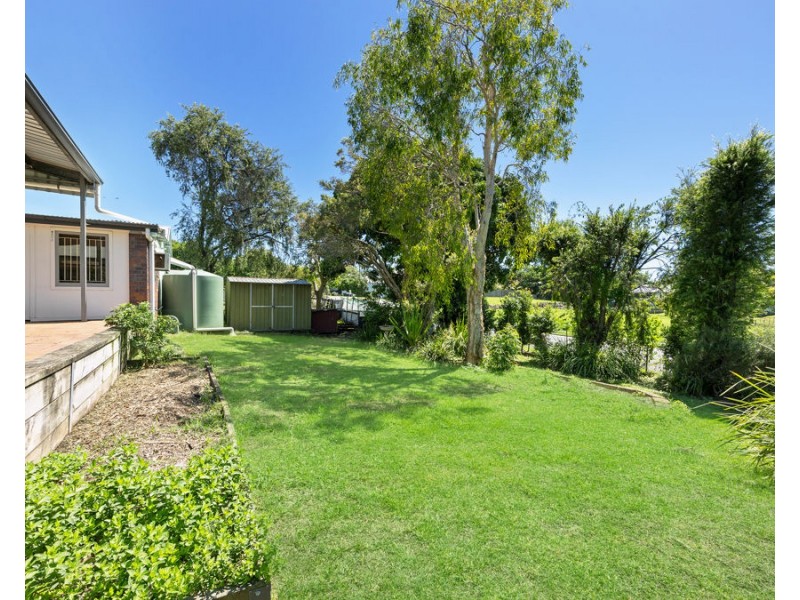 10 Church Street, Silkstone QLD 4304