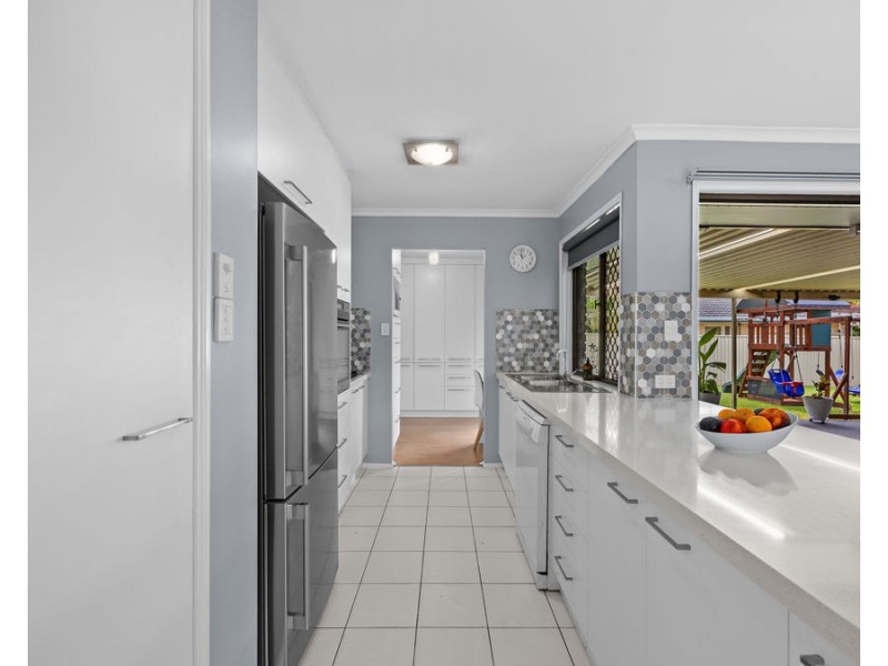 9 Connemara Court, Yamanto QLD 4305