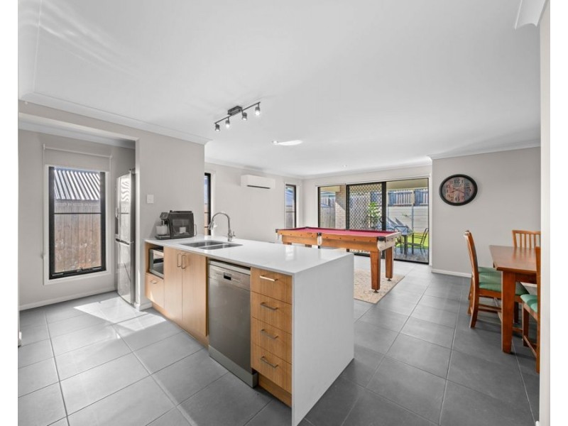 27 Tetra Crescent, Ripley QLD 4306