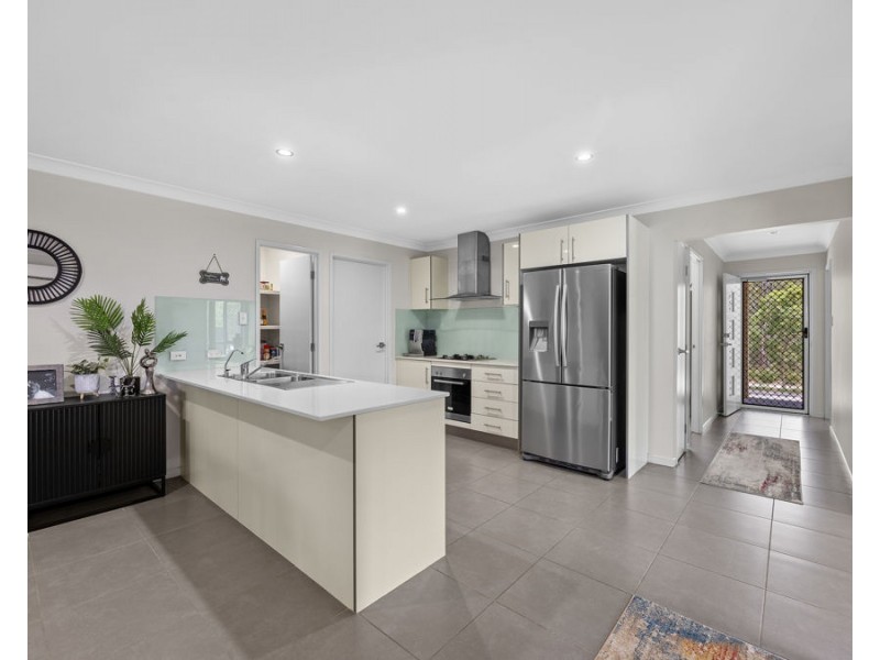 6 Jellett Drive, Deebing Heights QLD 4306