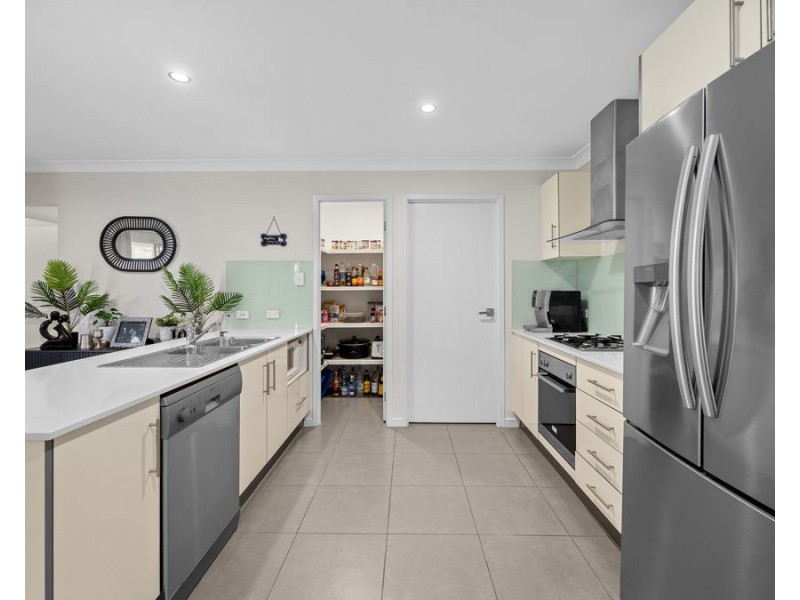 6 Jellett Drive, Deebing Heights QLD 4306