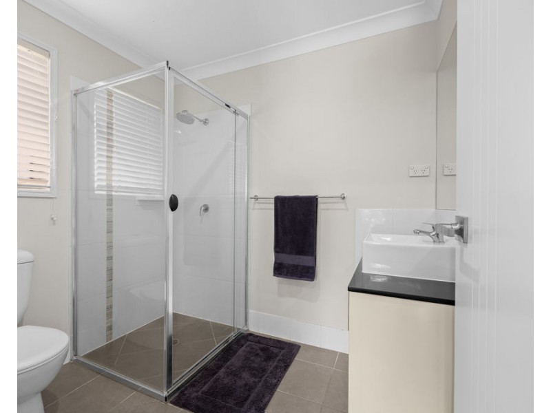 6 Jellett Drive, Deebing Heights QLD 4306