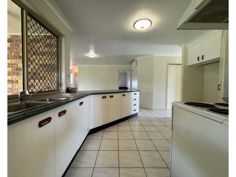 8 Redwood Place, Yamanto QLD 4305