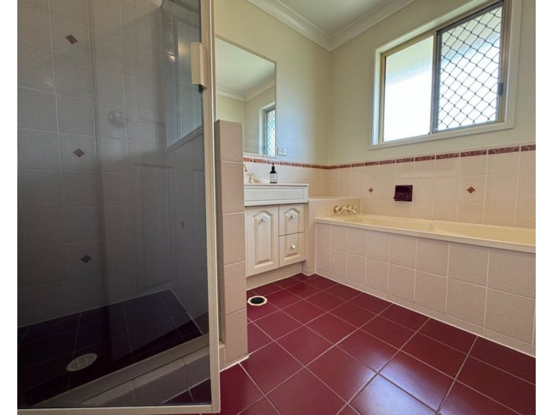 8 Redwood Place, Yamanto QLD 4305