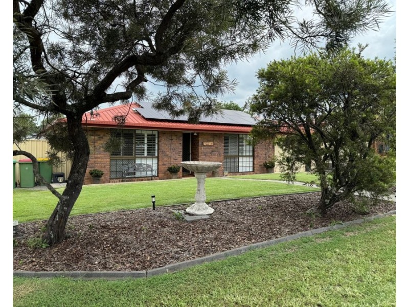 8 Blenheim Crescent, Yamanto QLD 4305