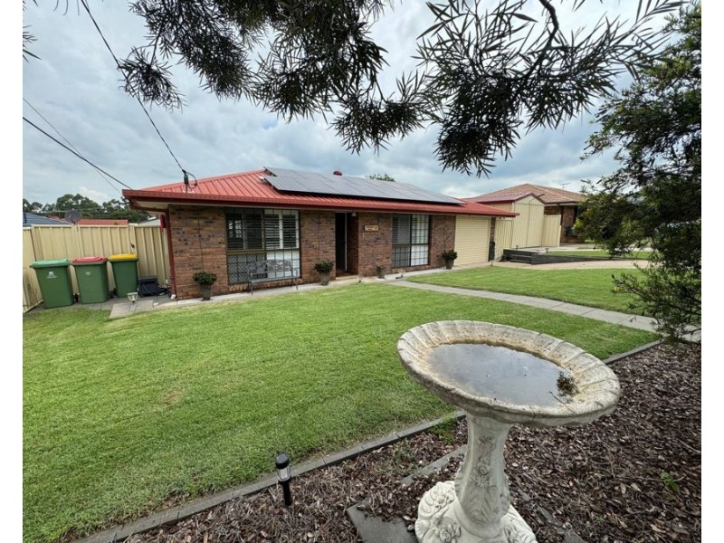 8 Blenheim Crescent, Yamanto QLD 4305