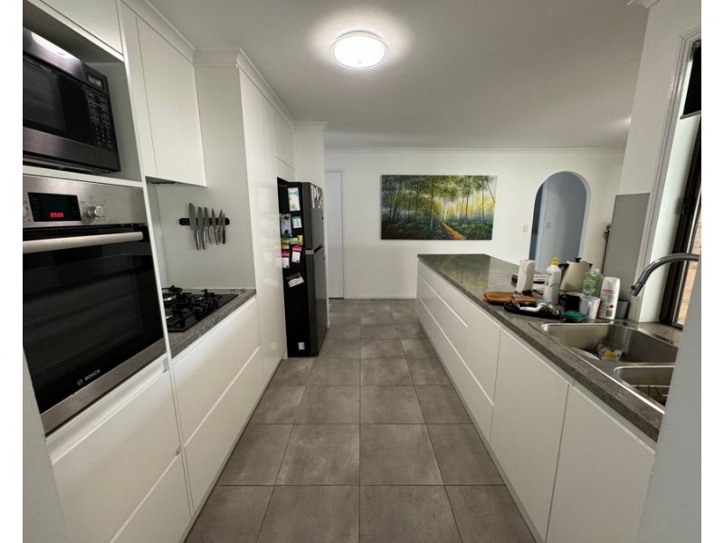 8 Blenheim Crescent, Yamanto QLD 4305
