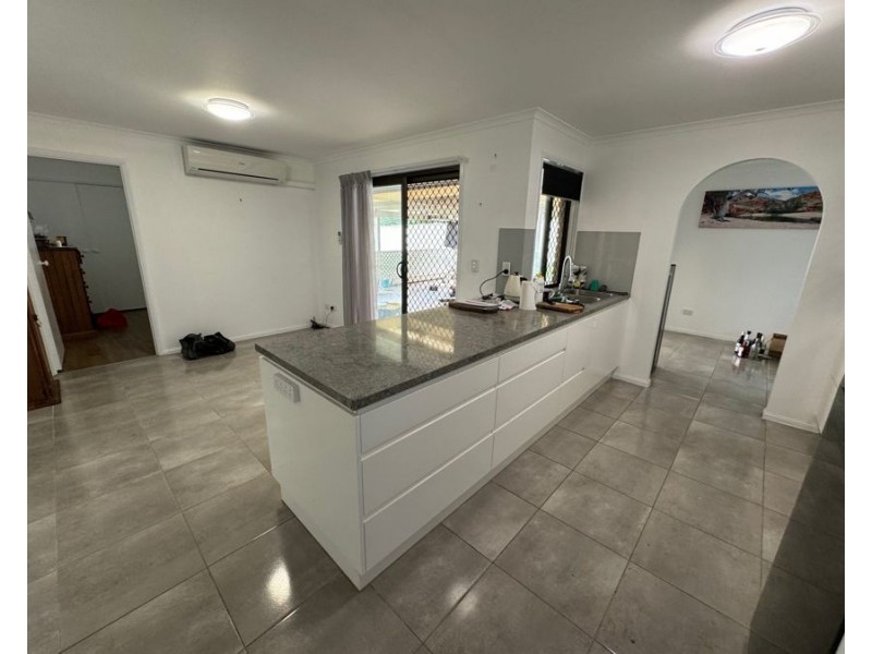 8 Blenheim Crescent, Yamanto QLD 4305