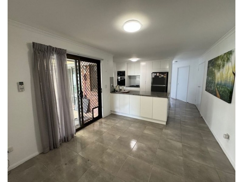 8 Blenheim Crescent, Yamanto QLD 4305