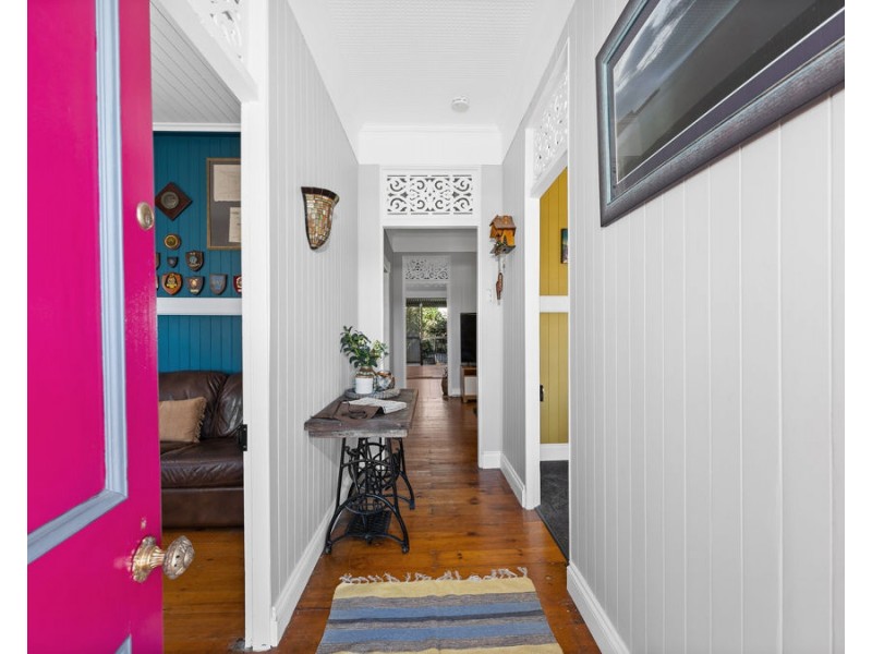 10 Freeman Street, North Ipswich QLD 4305
