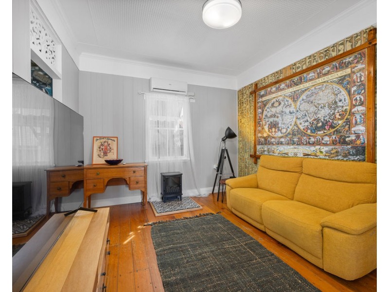 10 Freeman Street, North Ipswich QLD 4305