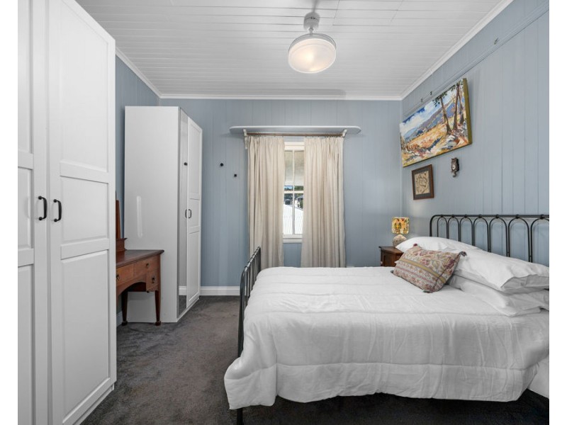 10 Freeman Street, North Ipswich QLD 4305