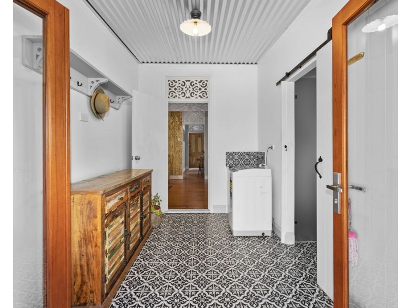 10 Freeman Street, North Ipswich QLD 4305