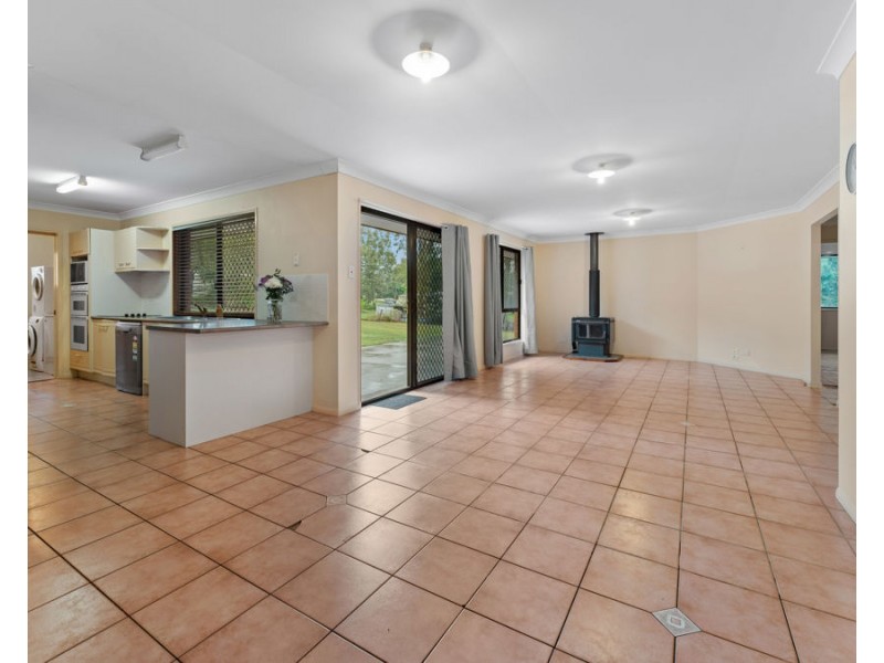16 Chilton Court, Deebing Heights QLD 4306