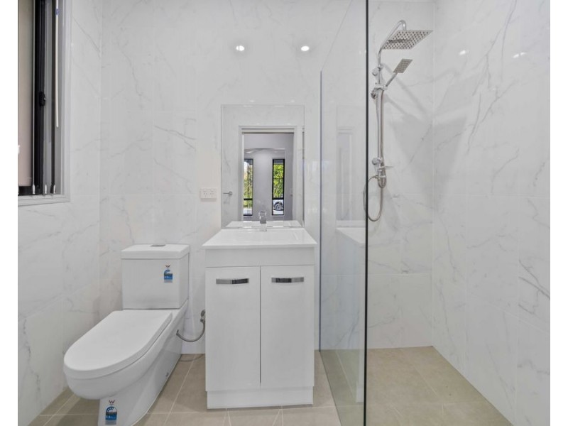 4 Bonnie Court, Flinders View QLD 4305