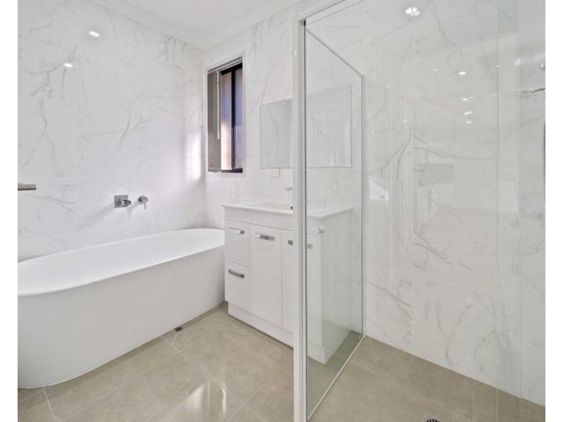 4 Bonnie Court, Flinders View QLD 4305