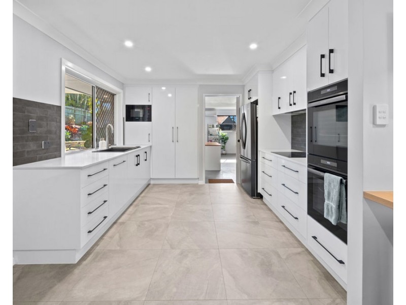 9 Windsor Court, Deebing Heights QLD 4306