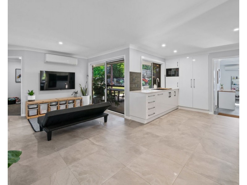 9 Windsor Court, Deebing Heights QLD 4306