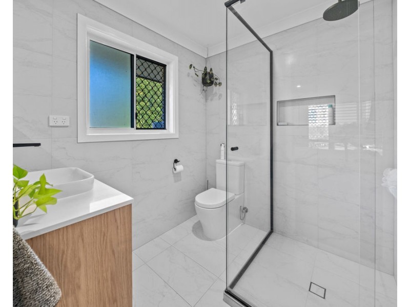 9 Windsor Court, Deebing Heights QLD 4306