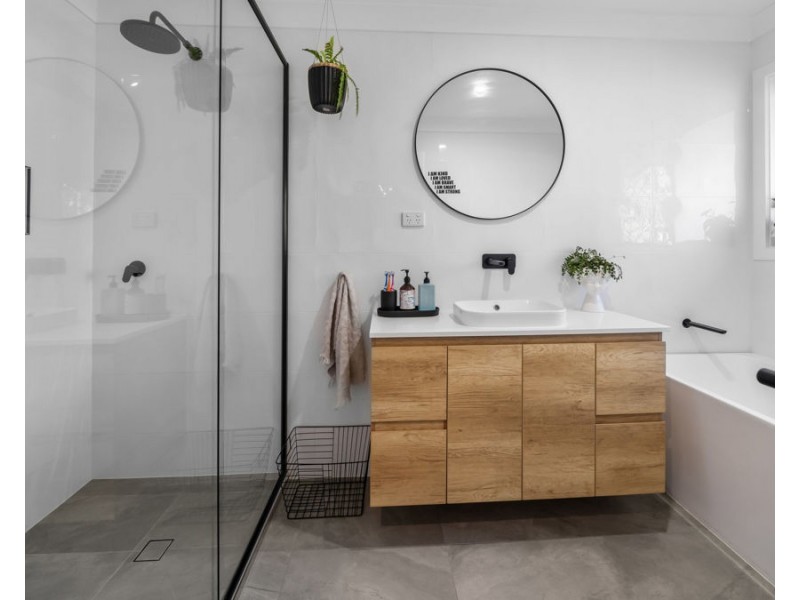 9 Windsor Court, Deebing Heights QLD 4306