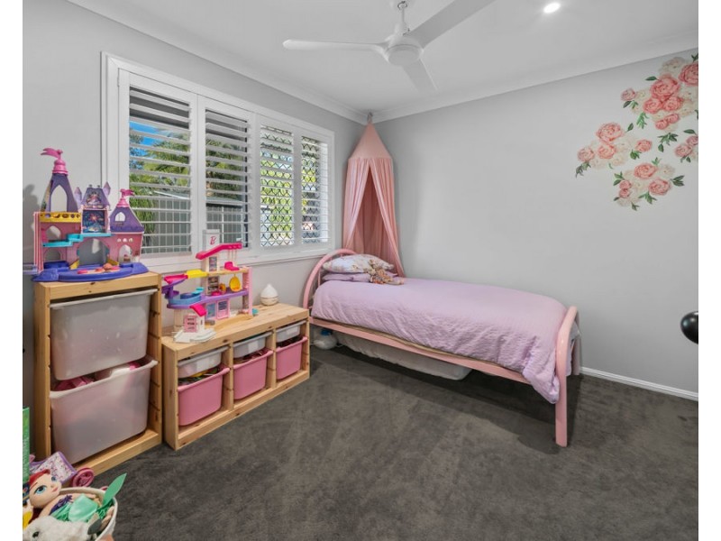 9 Windsor Court, Deebing Heights QLD 4306