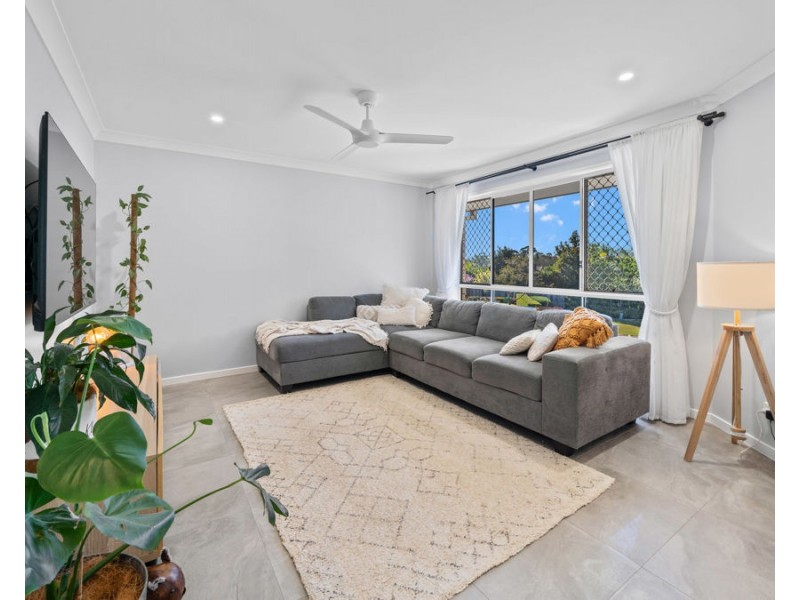 9 Windsor Court, Deebing Heights QLD 4306