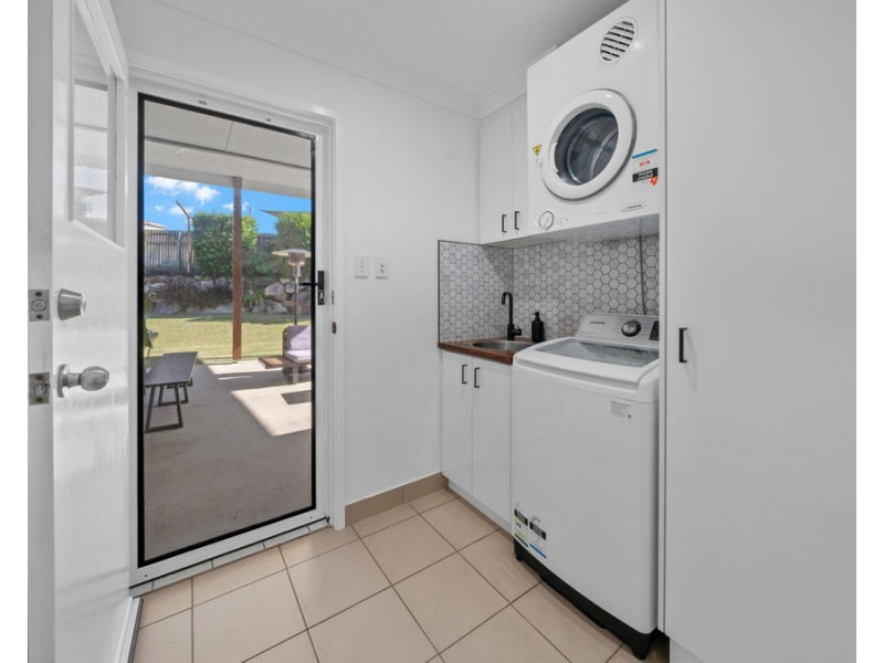 9 Windsor Court, Deebing Heights QLD 4306
