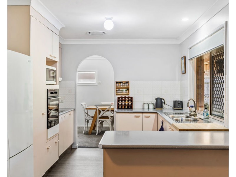 28 Cambridge Street, Silkstone QLD 4304