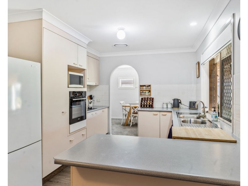 28 Cambridge Street, Silkstone QLD 4304