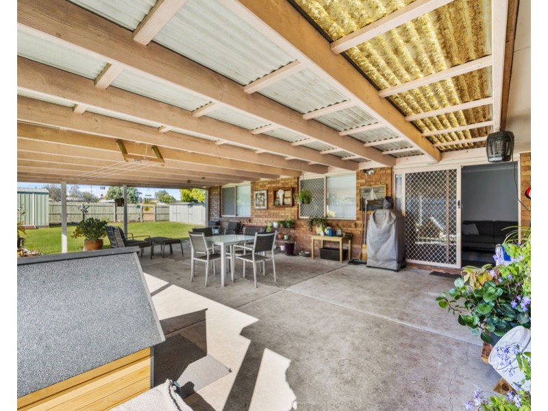 28 Cambridge Street, Silkstone QLD 4304