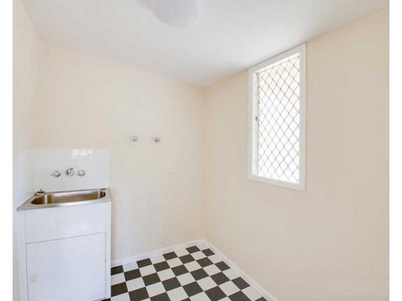 12 McNamara Street, Leichhardt QLD 4305