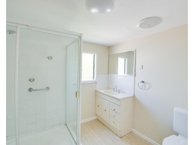 12 McNamara Street, Leichhardt QLD 4305