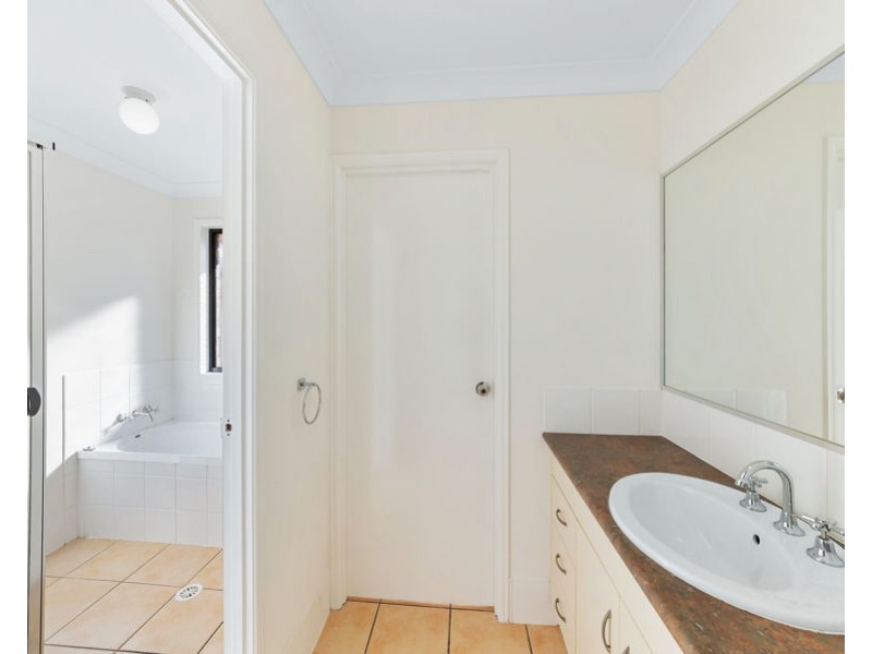 8 Kristy Court, Raceview QLD 4305