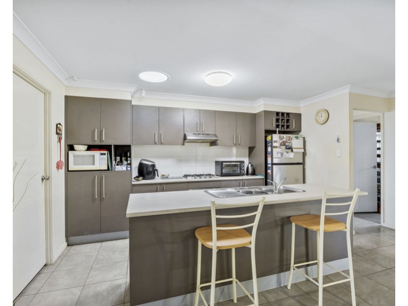 8 Sophie Street, Raceview QLD 4305